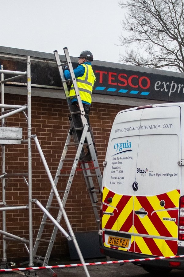 commercial sign cleaning