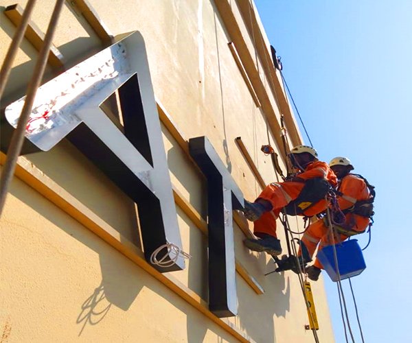 signage cleaning