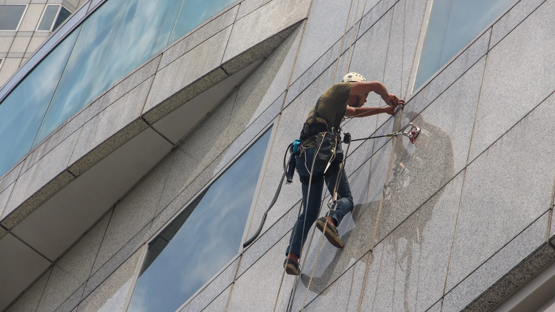 softwashing-services-blog-roof-cleaning-04