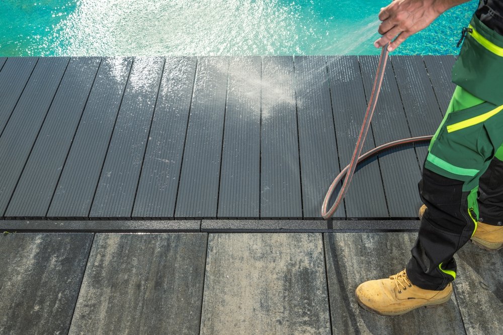 Men,Pressure,Washing,Outdoor,Swimming,Pool,Composite,Deck.,Pool,Surrounding
